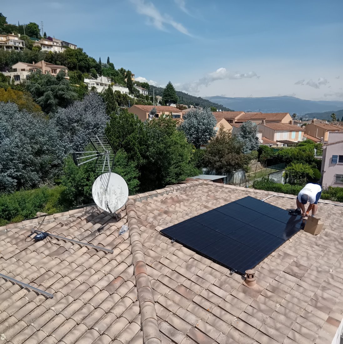 .Finalisation installation panneaux photovoltaïques.JPG